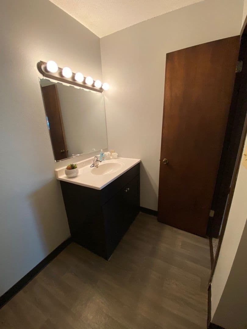Sioux Falls Apartment: 4213 E 12th St