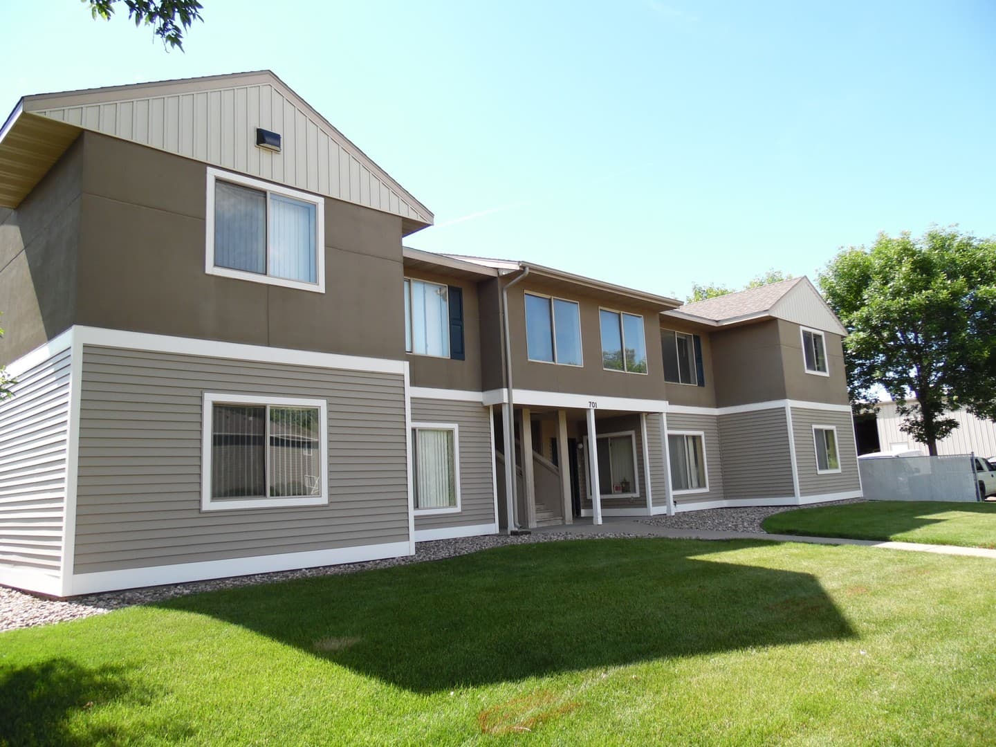 Sioux Falls Apartment: 701 S. Lyons Avenue