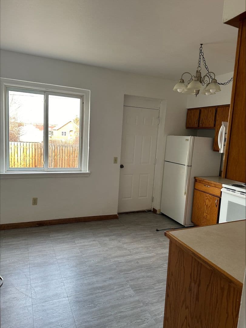 Dickinson Apartment: 130 1st Ave SE