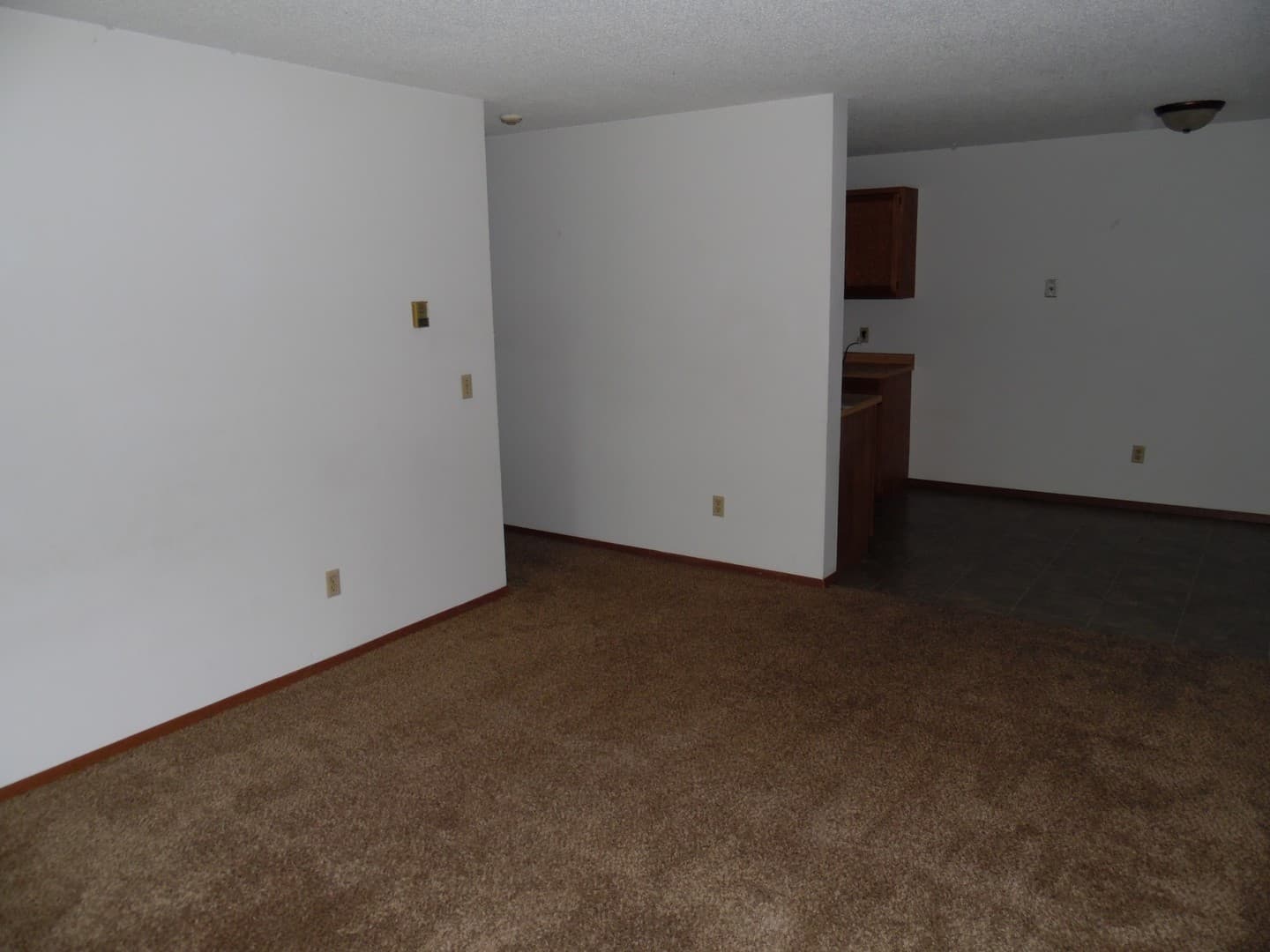 Sioux Falls Apartment: 1900 W 6th St.