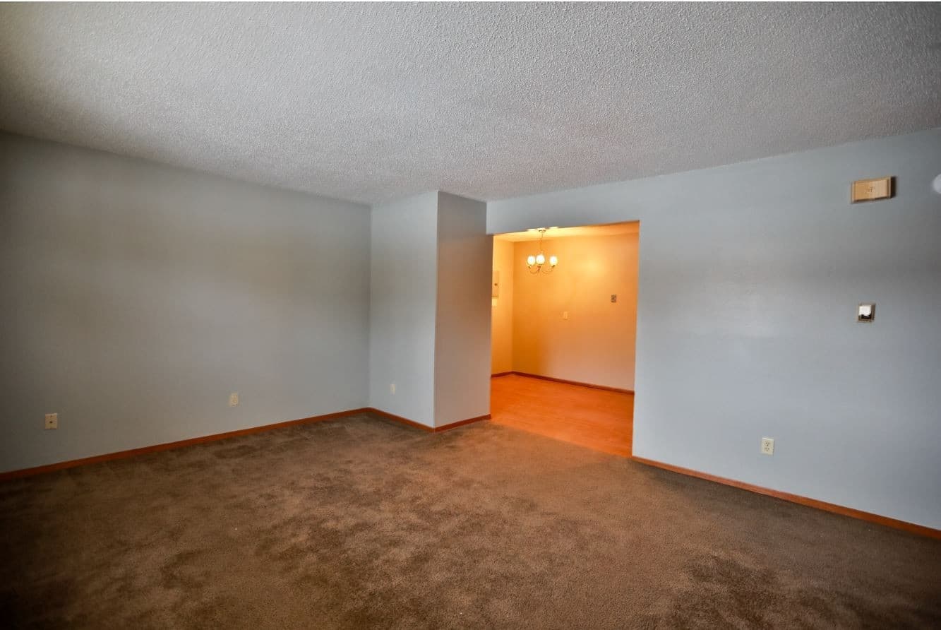 Sioux Falls Apartment: 1000-1020 N. Covell Avenue