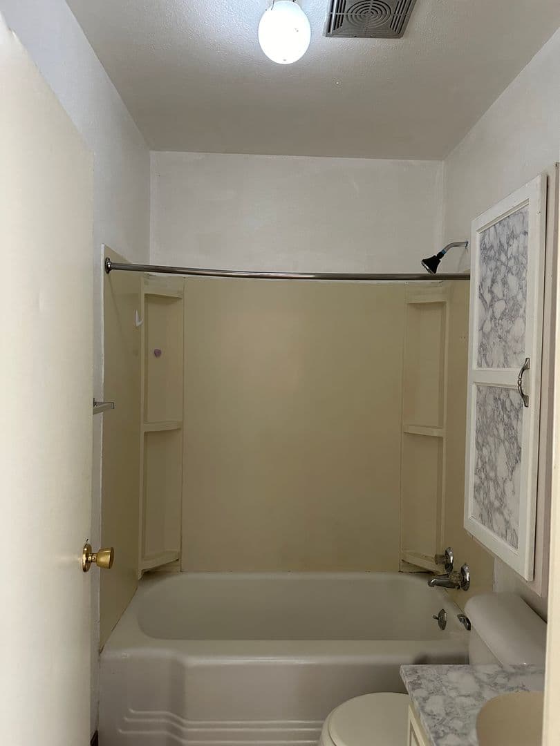 Dickinson Apartment: 130 1st Ave SE