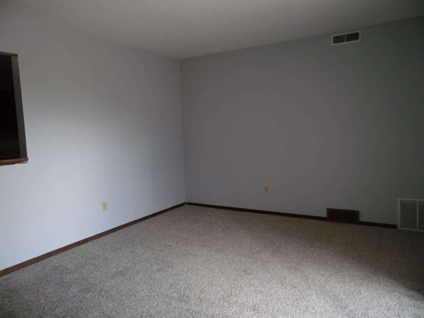 Sioux Falls Apartment: 3000-3012 S Mayfair Drive