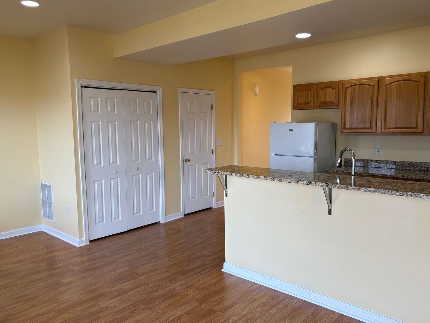 Falling Waters Apartment: Santa Fe Ct