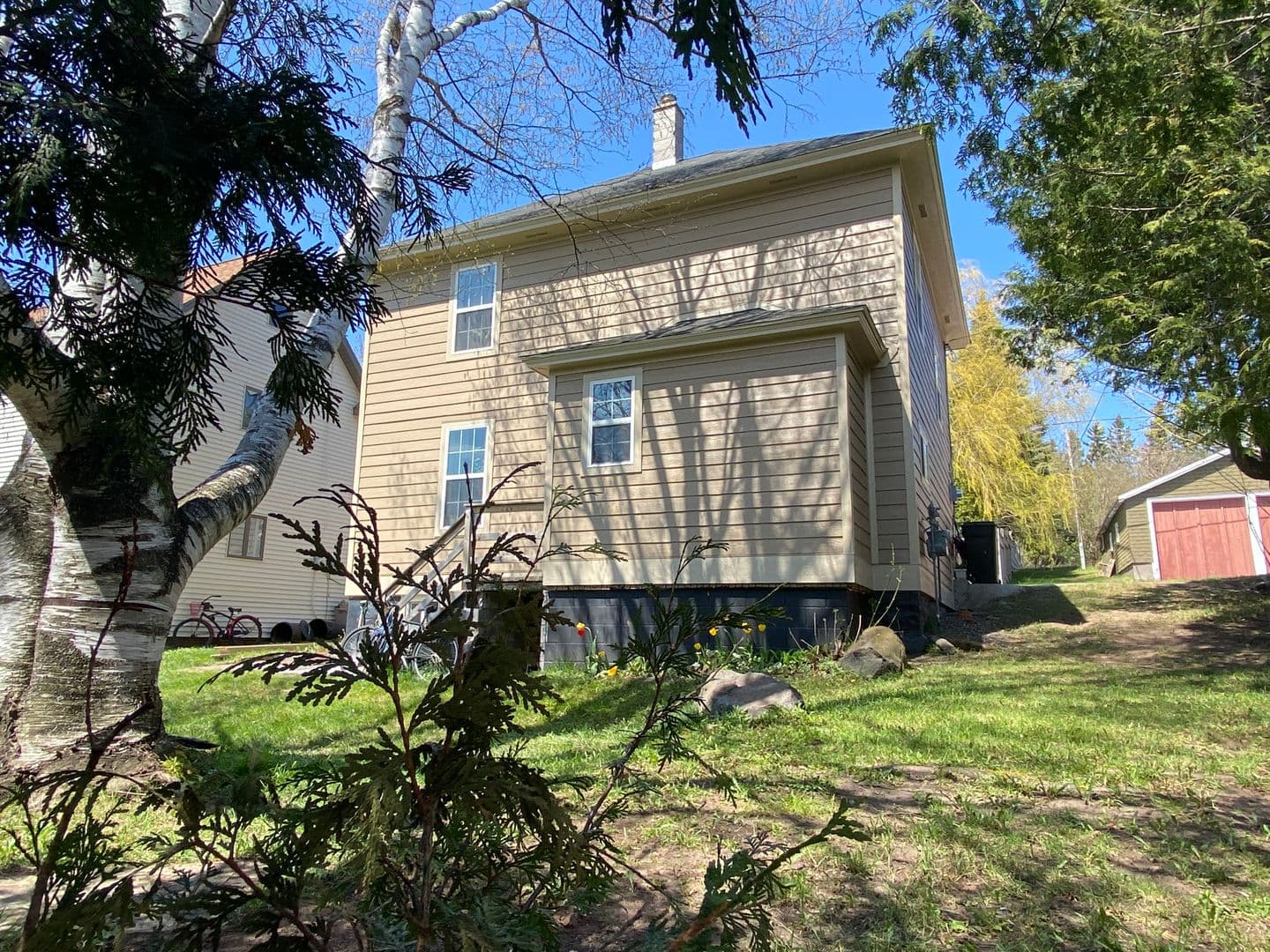 Hancock House: 905 Hill St.
