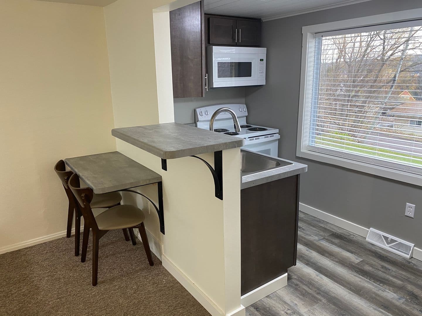 HANCOCK Apartment: 49170 DUNSTAN AVE.
