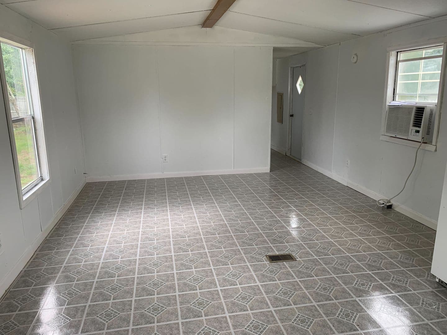Aiken House: 707 Lime Ln