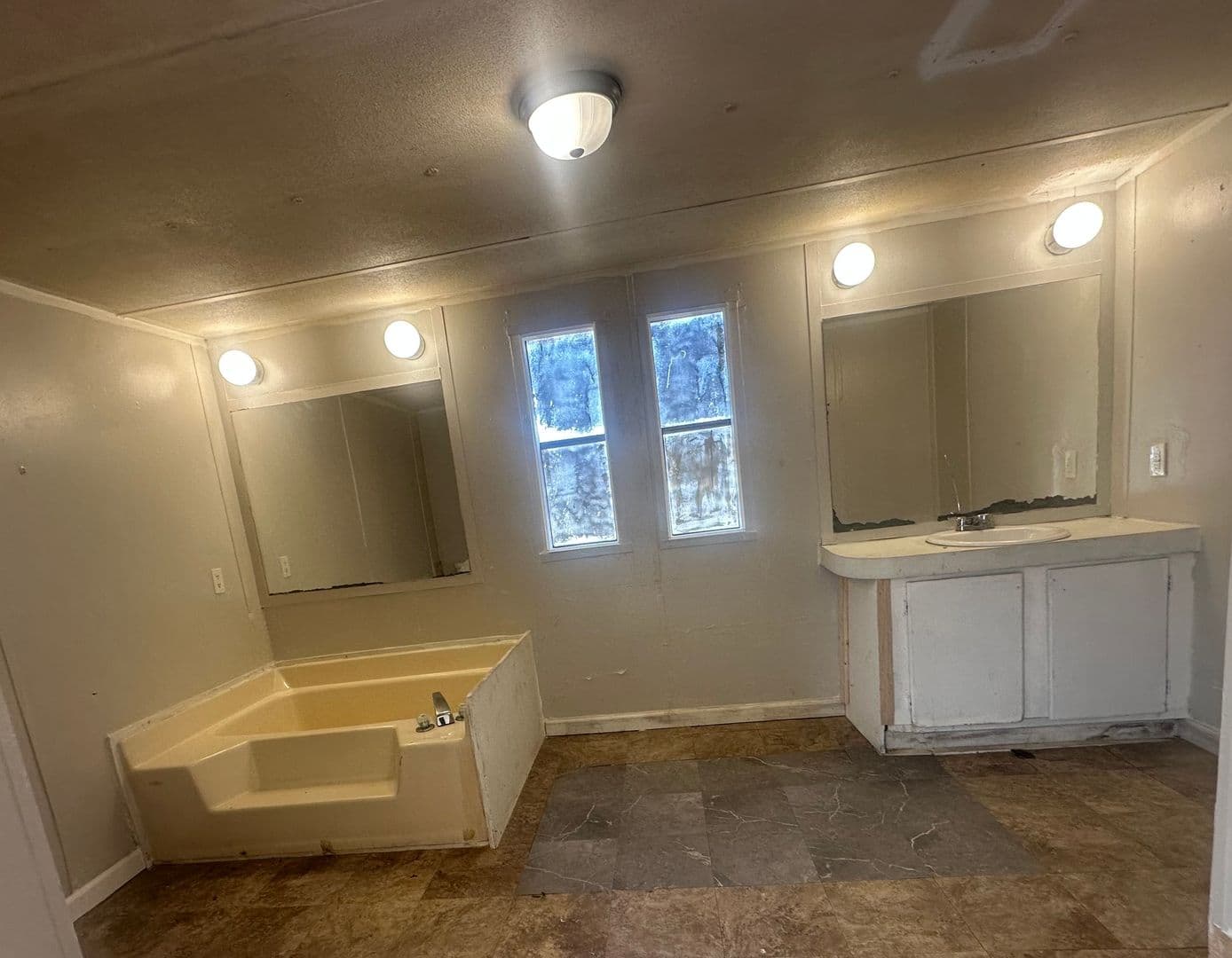 Aiken House: 175 Nautilus Street
