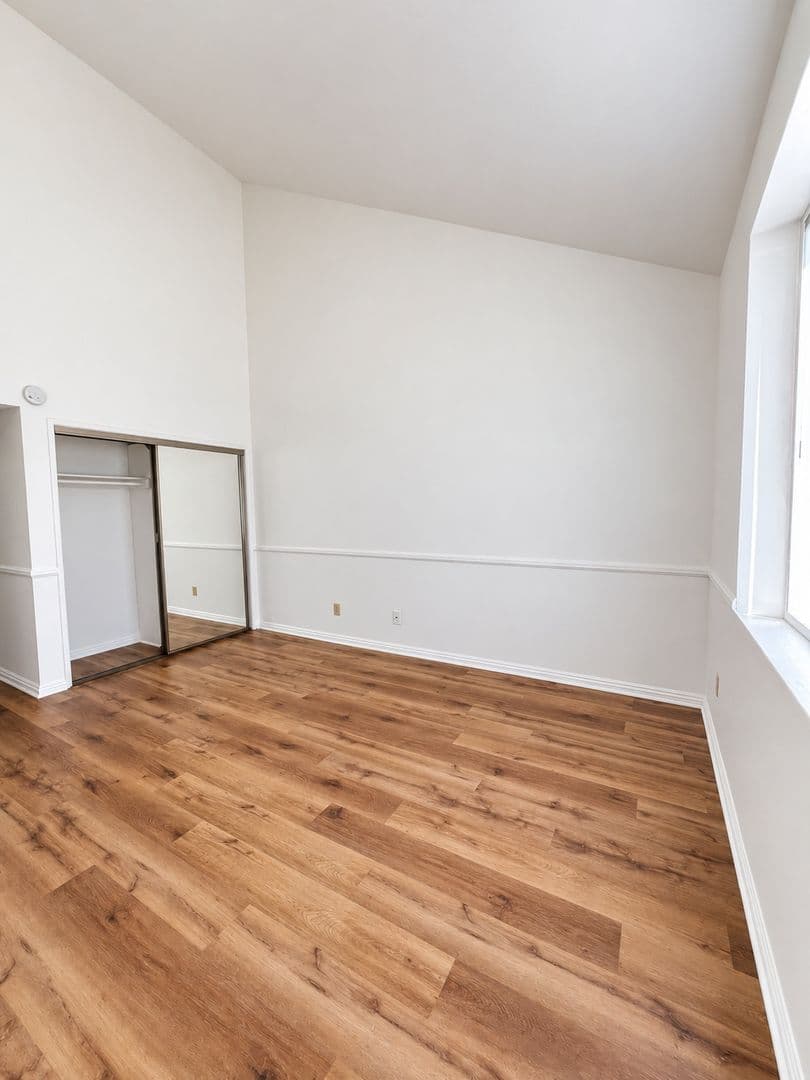 Los Angeles Apartment: 1327 S. Westgate Avenue