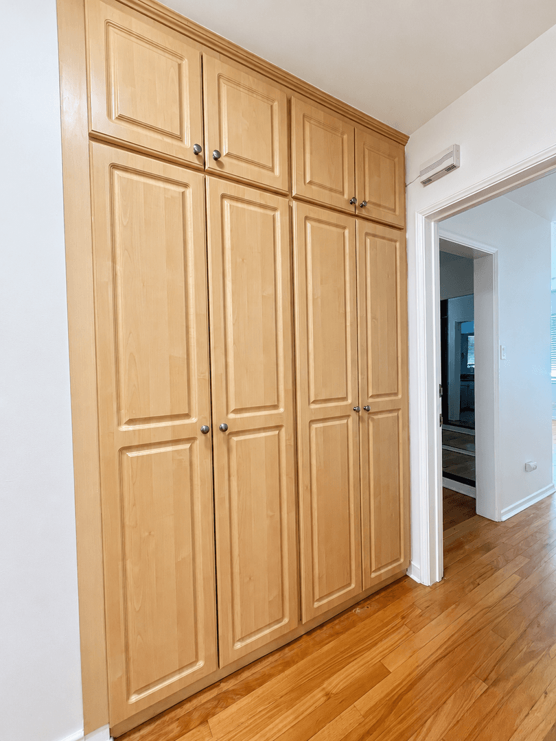 Beverly Hills Apartment: 349-357 S Camden Drive