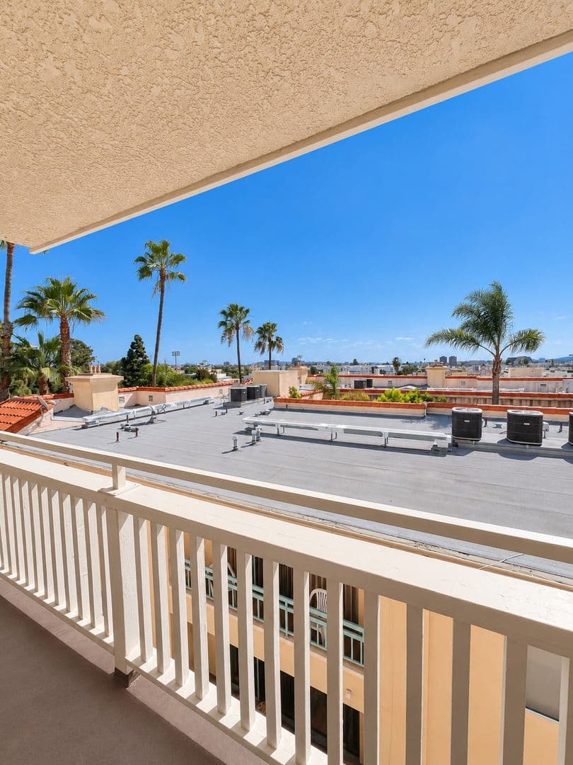 Los Angeles Apartment: 1327 S. Westgate Avenue