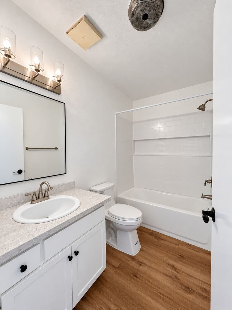 Los Angeles Apartment: 1327 S. Westgate Avenue