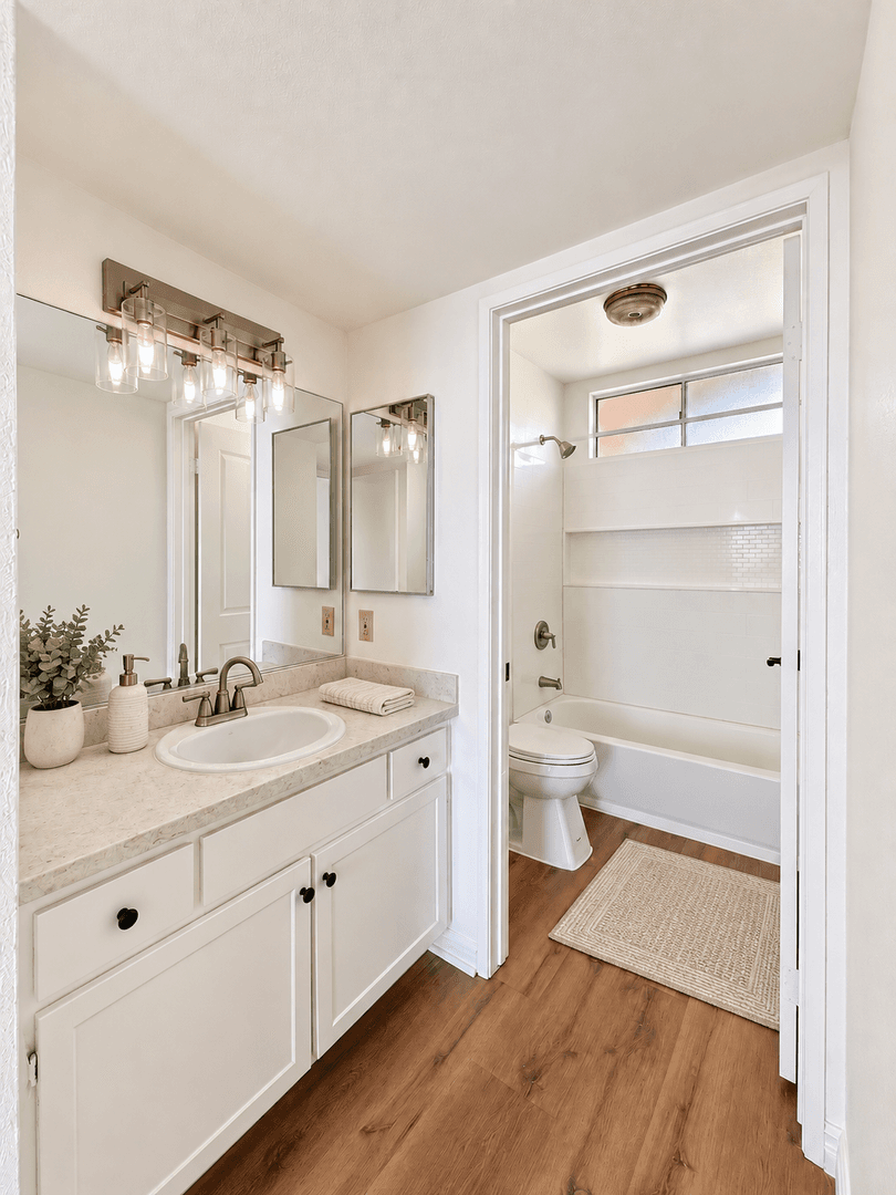 Los Angeles Apartment: 1327 S. Westgate Avenue
