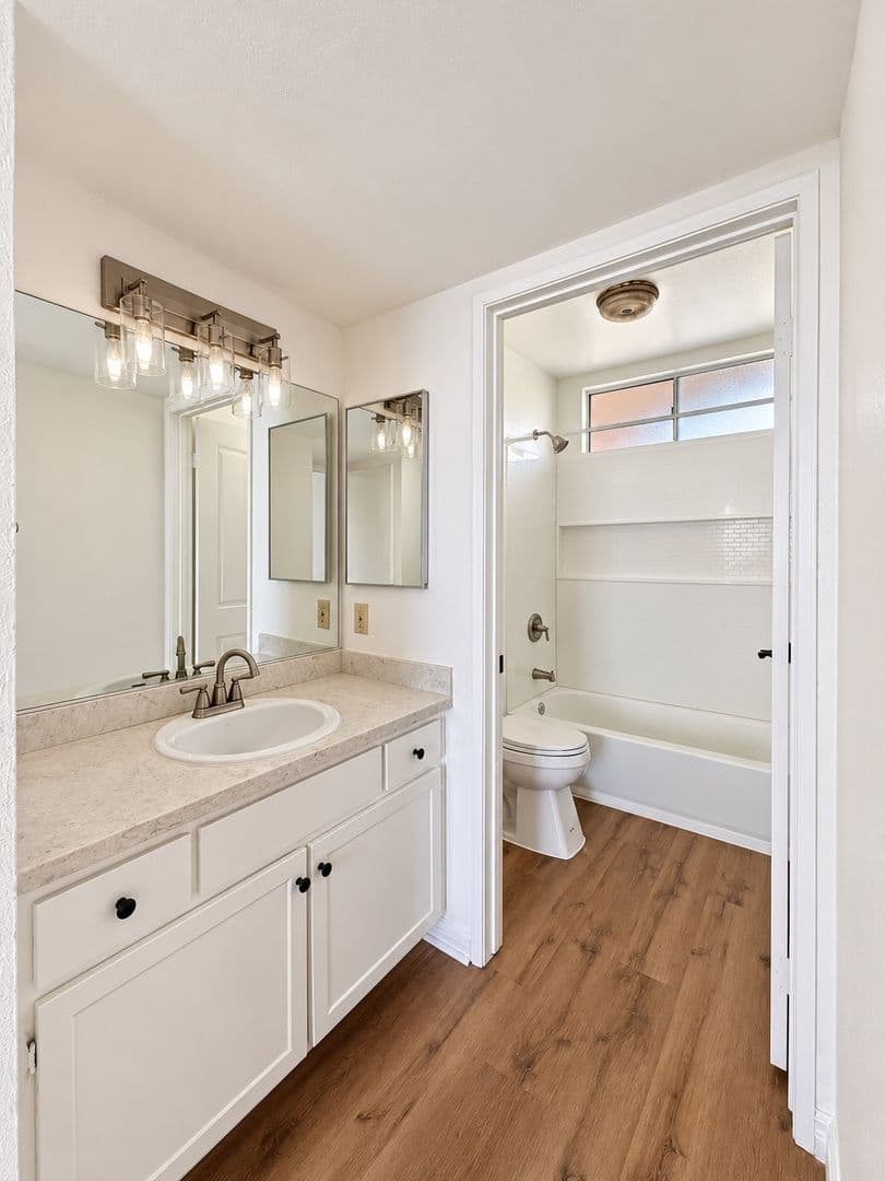 Los Angeles Apartment: 1327 S. Westgate Avenue