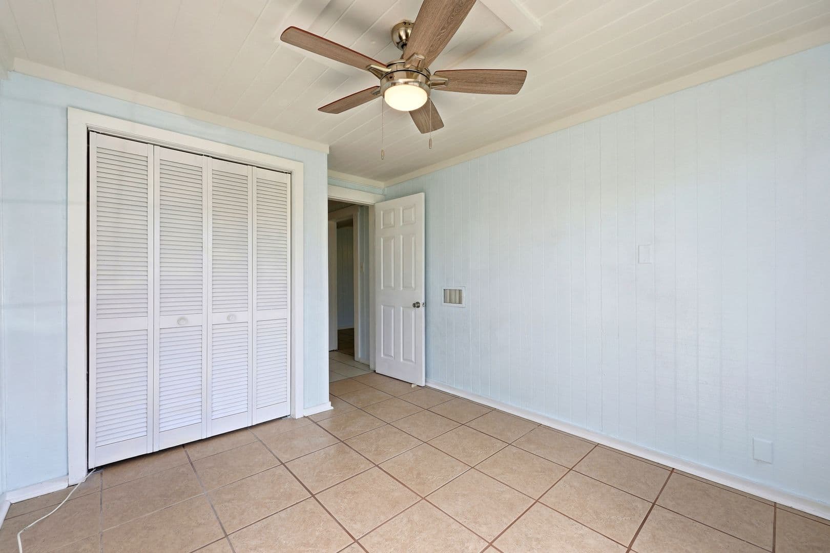 Neptune Beach Apartment: 228 Oleander Street