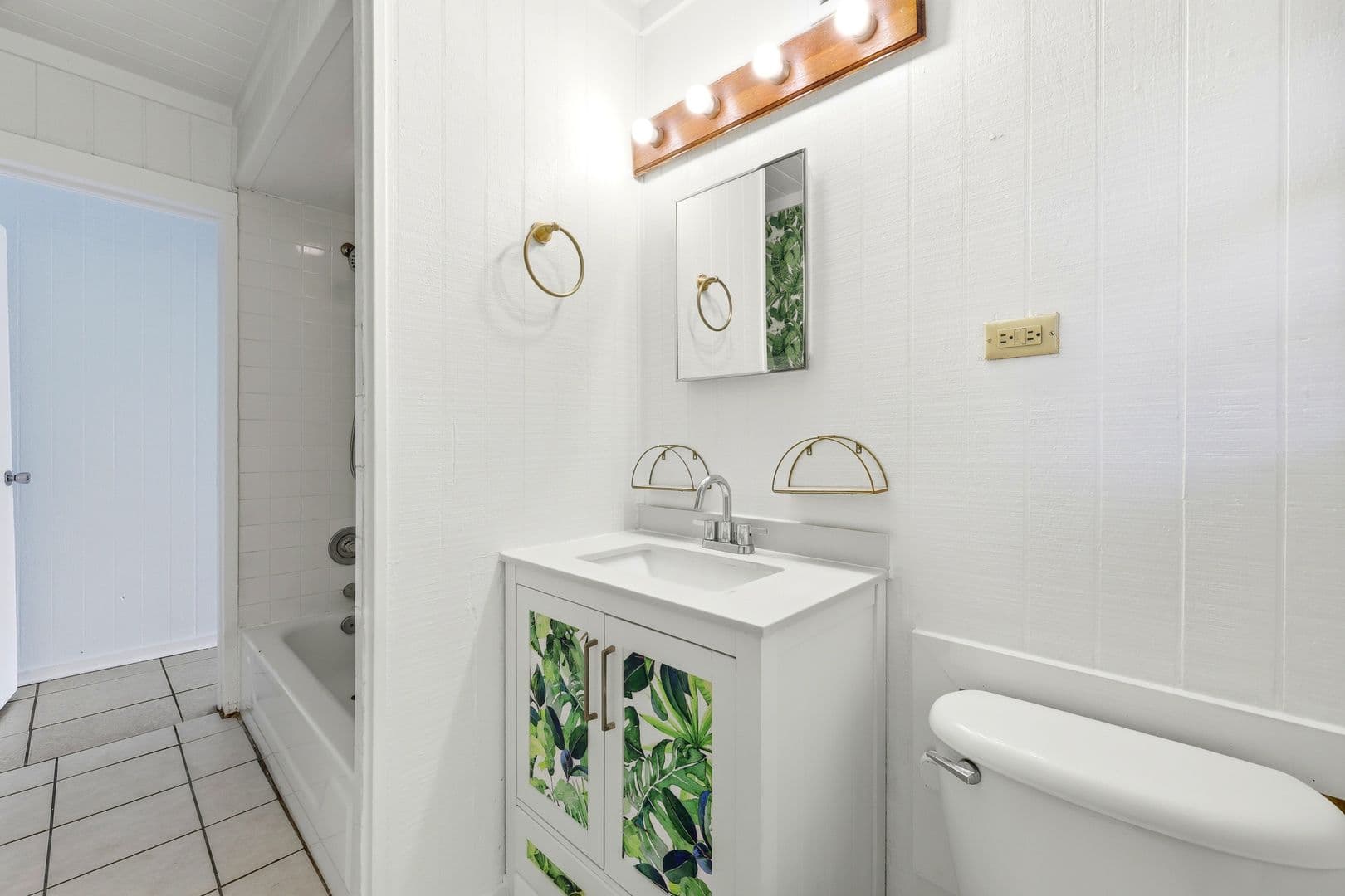 Neptune Beach Apartment: 228 Oleander Street
