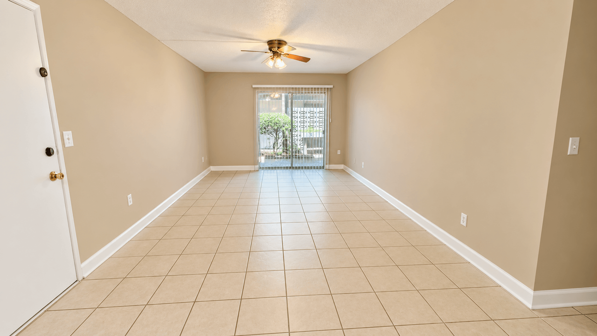 Gainesville House: 1700 SW 16th Court, Unit M04
