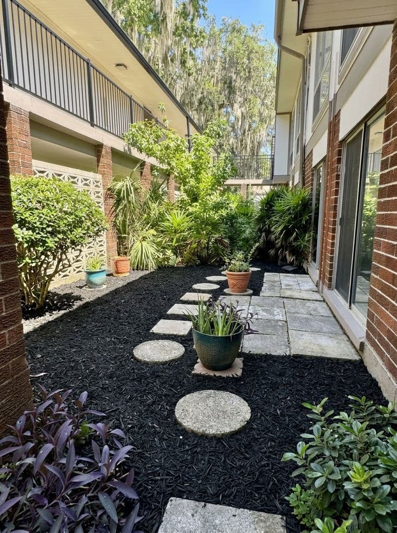 Gainesville House: 1700 SW 16th Court, Unit M04