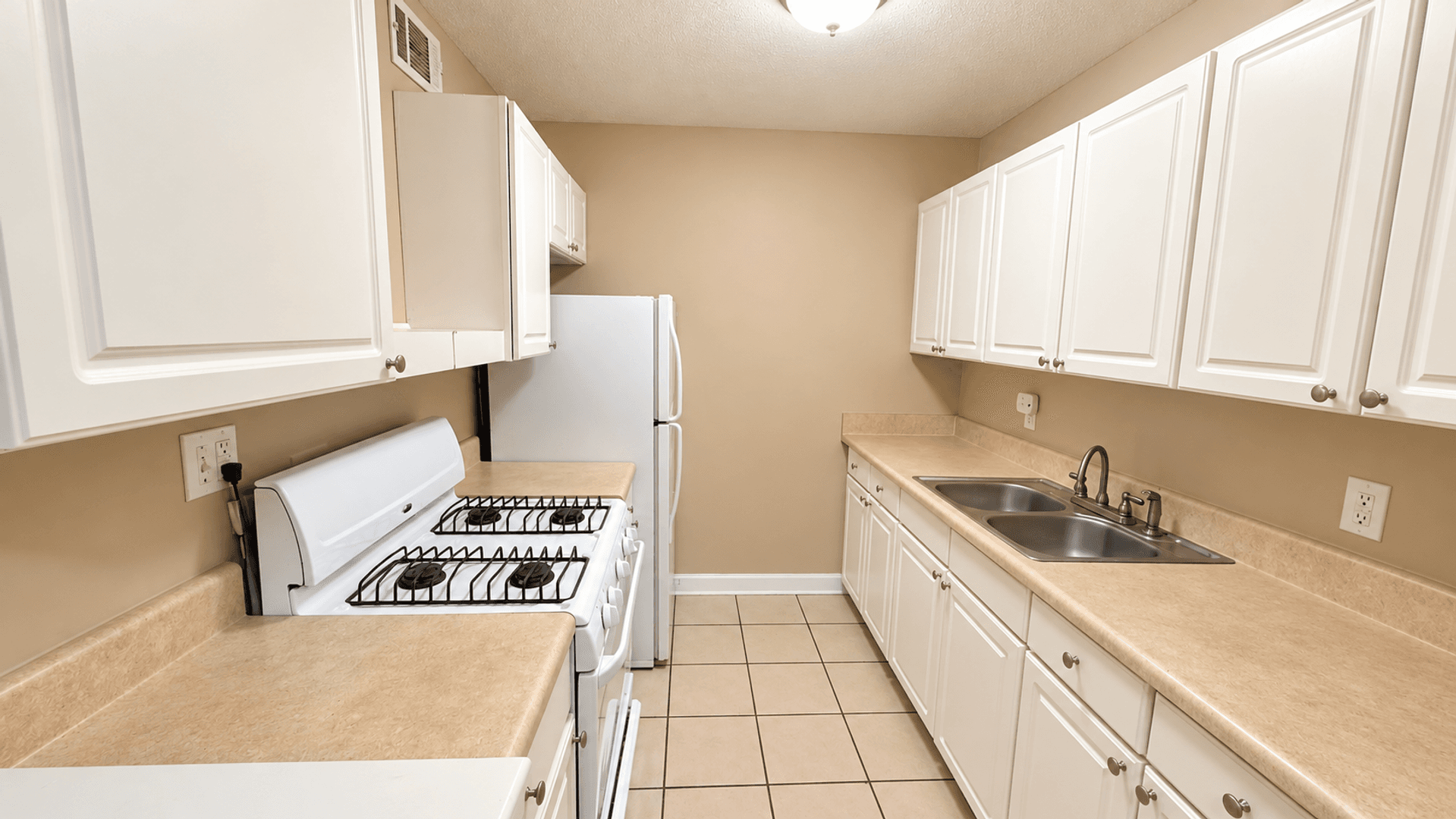 Gainesville House: 1700 SW 16th Court, Unit M04
