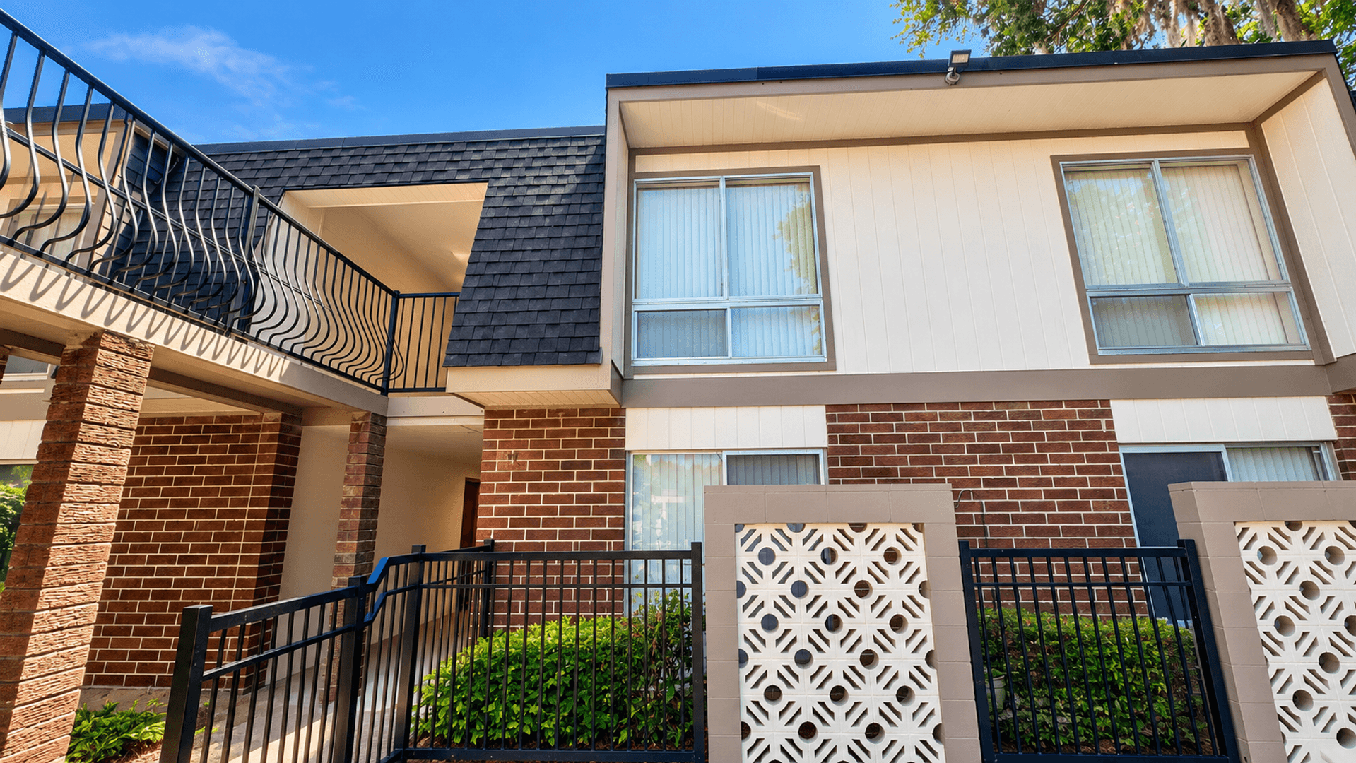 Gainesville House: 1700 SW 16th Court, Unit M04