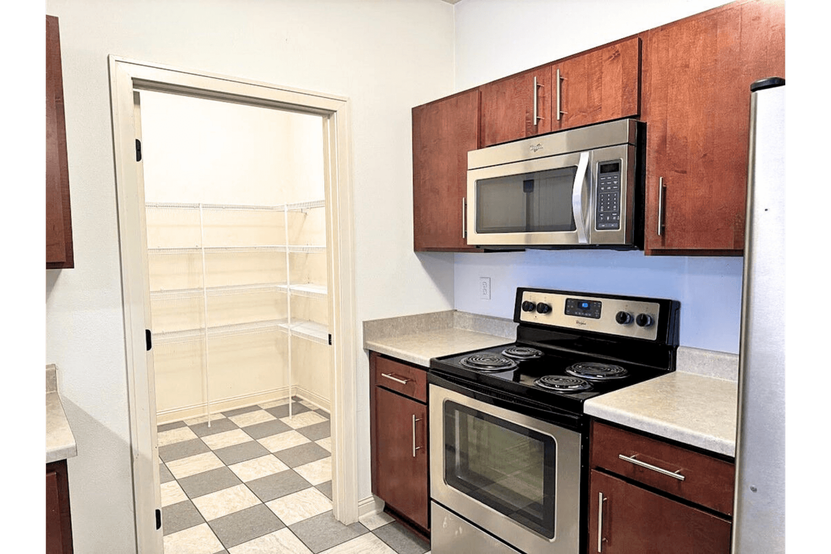 Ames Apartment: 412 Welch Avenue