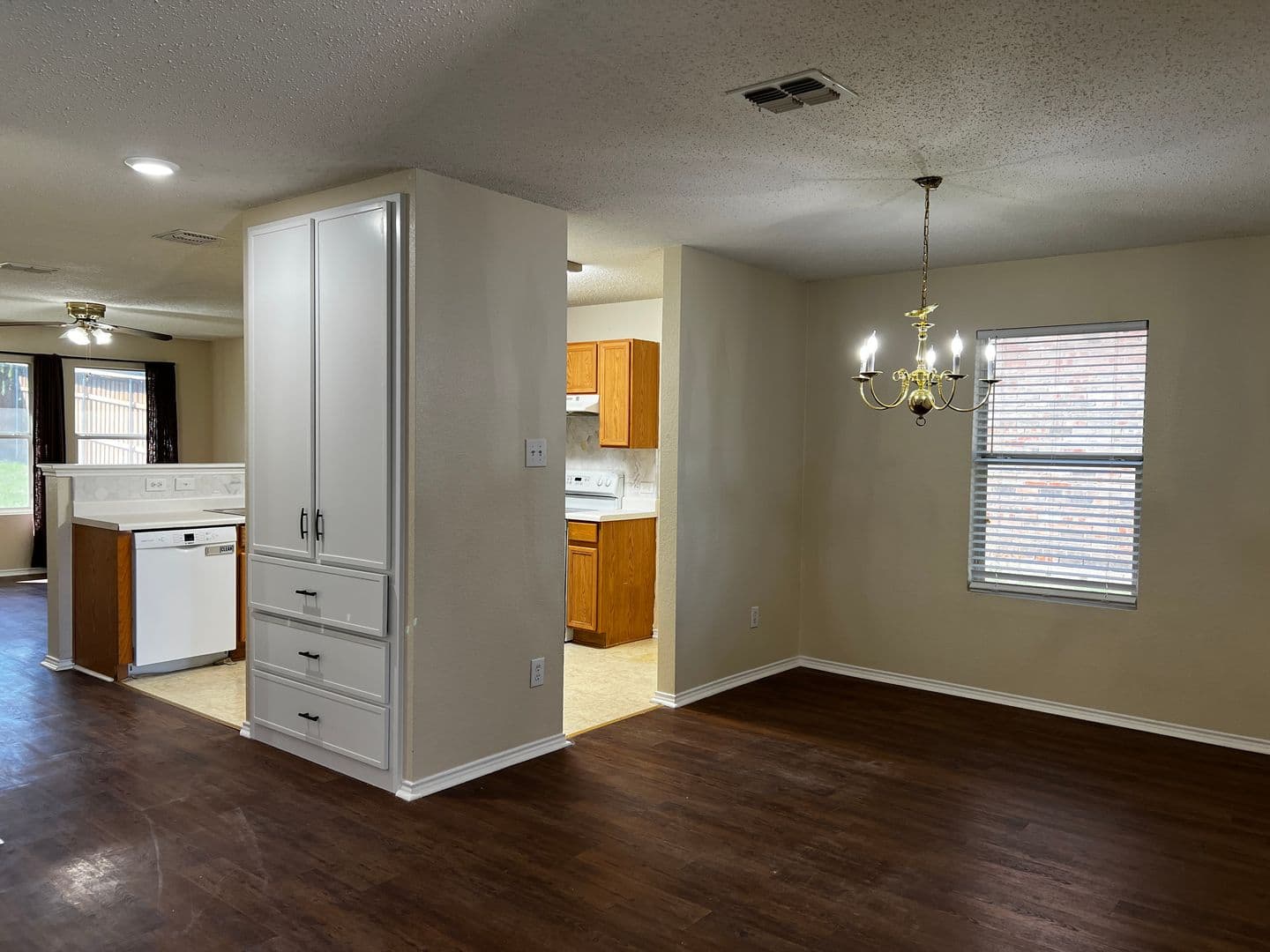 Sanger House: 302 Quail Crossing Drive