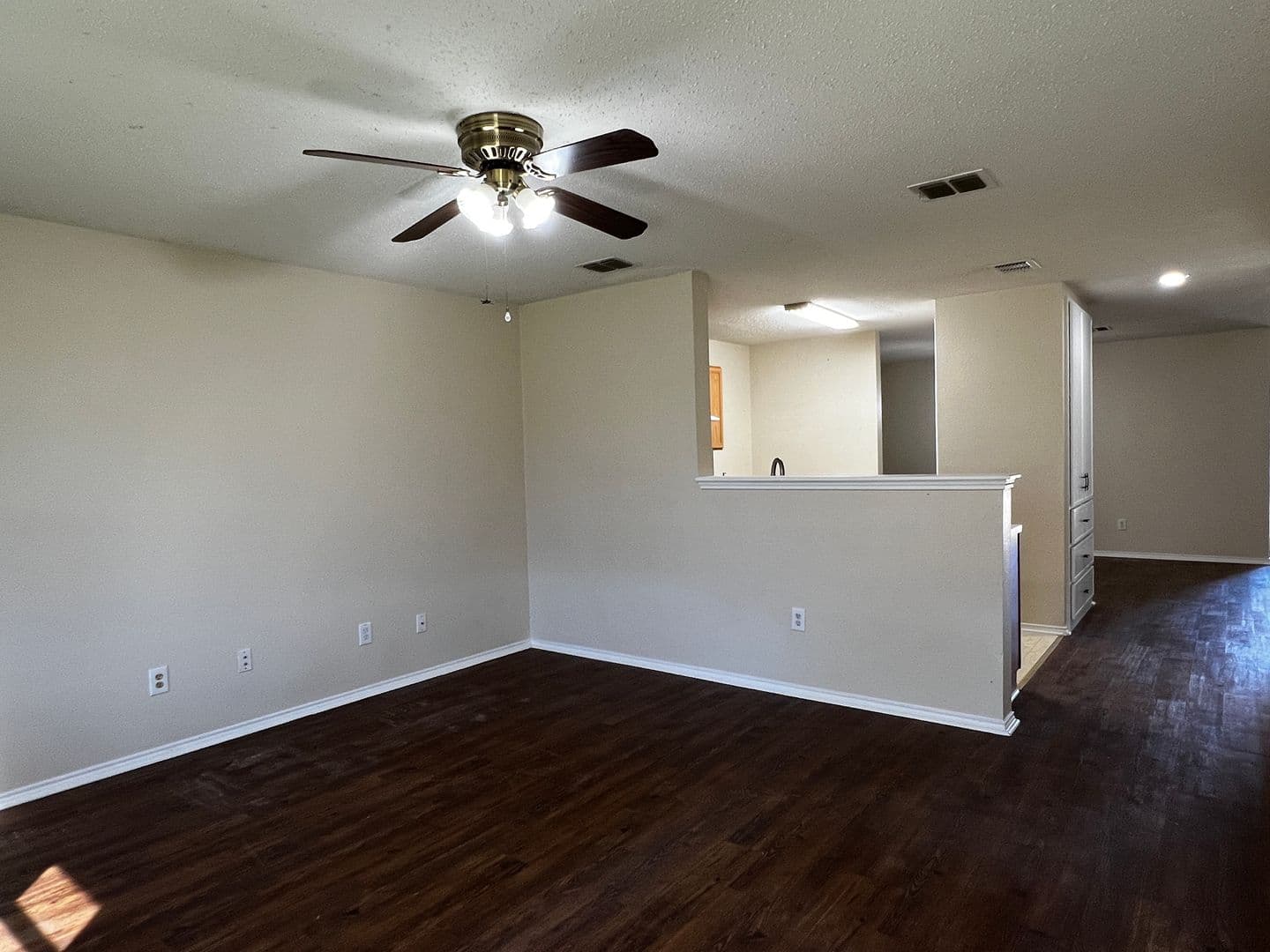 Sanger House: 302 Quail Crossing Drive