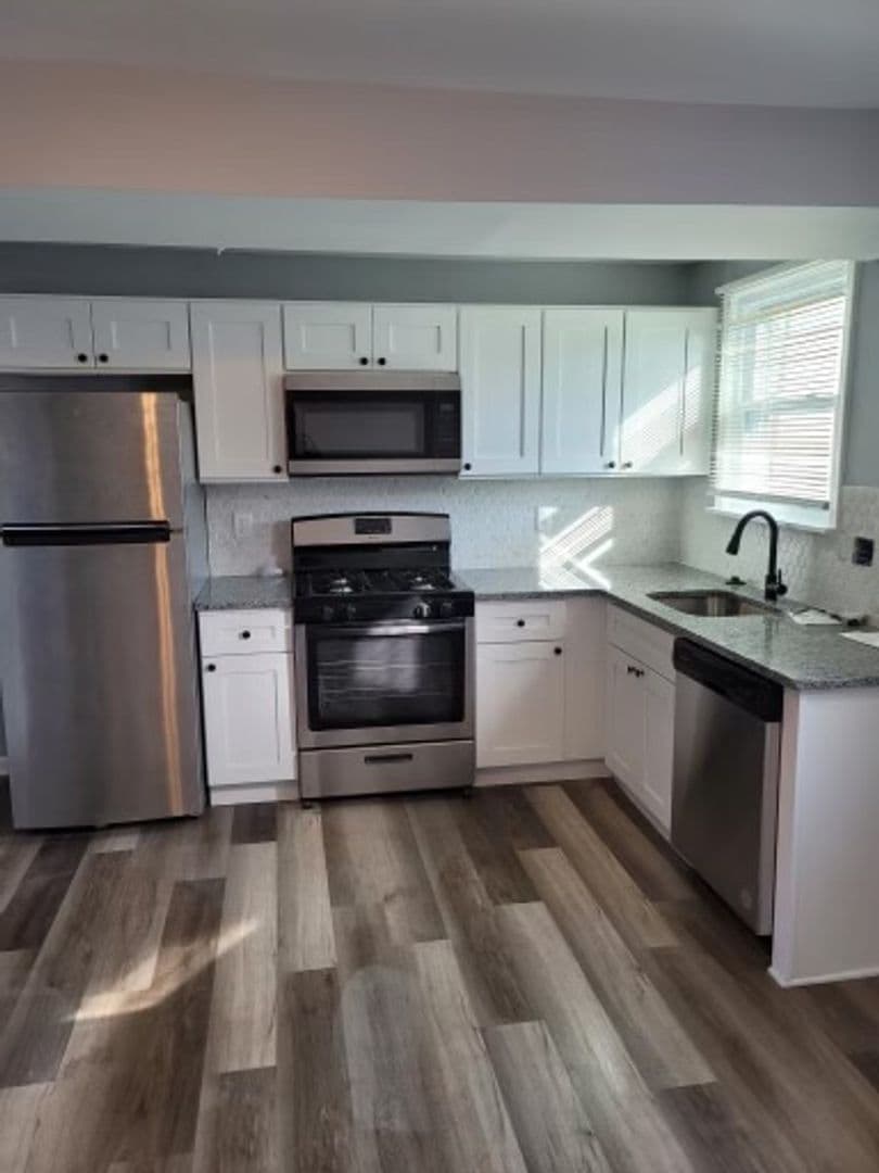 Bristol House: 822 4th Ave