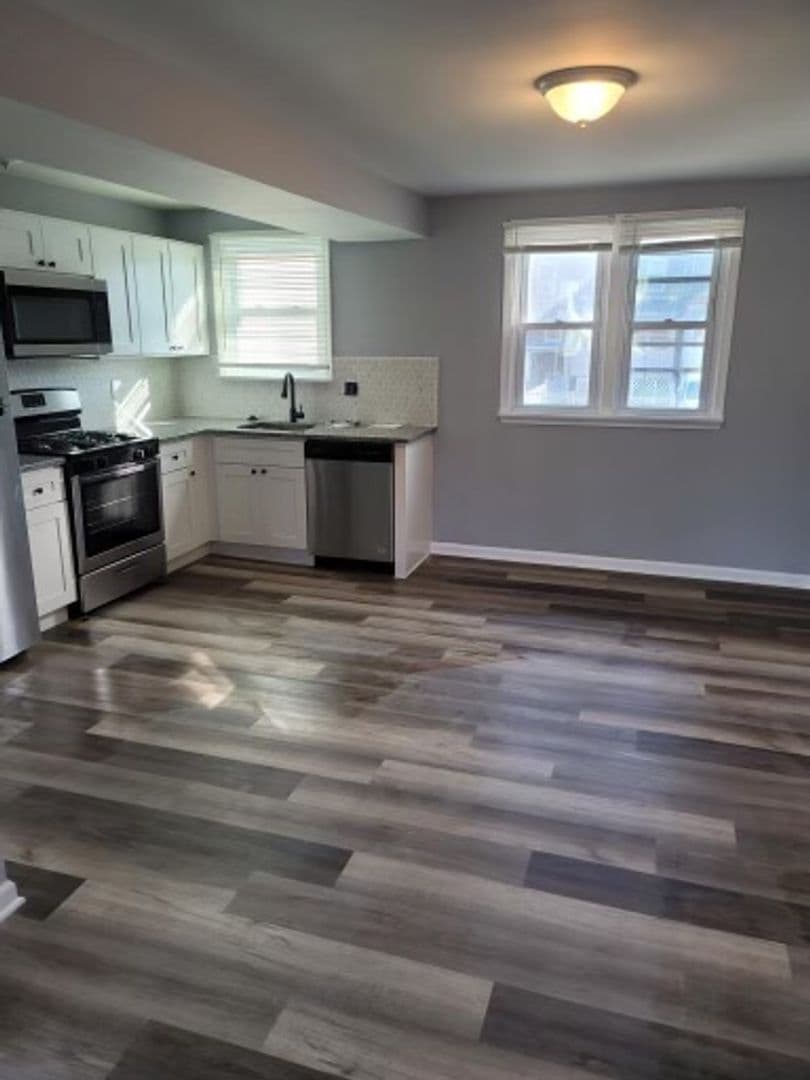 Bristol House: 822 4th Ave