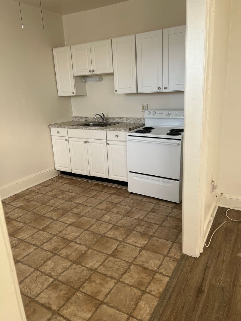 Bristol Apartment: 800-804 Beaver st