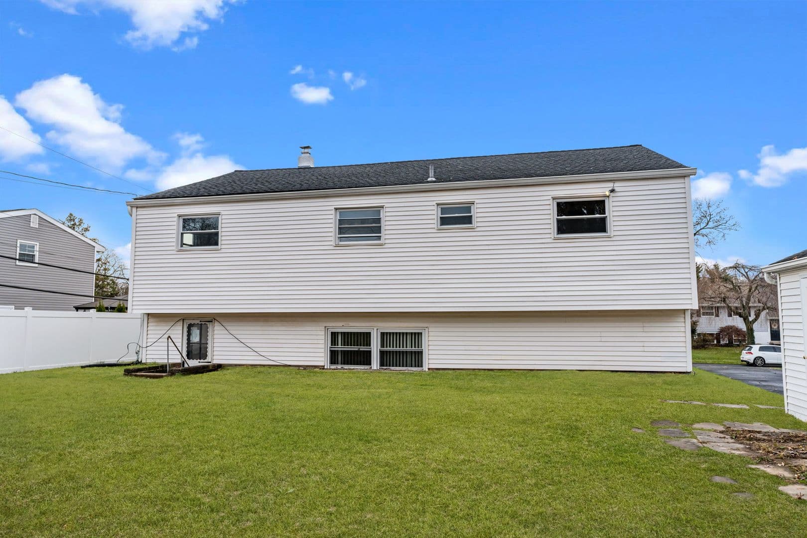Warminster House: 131 Kipling Dr