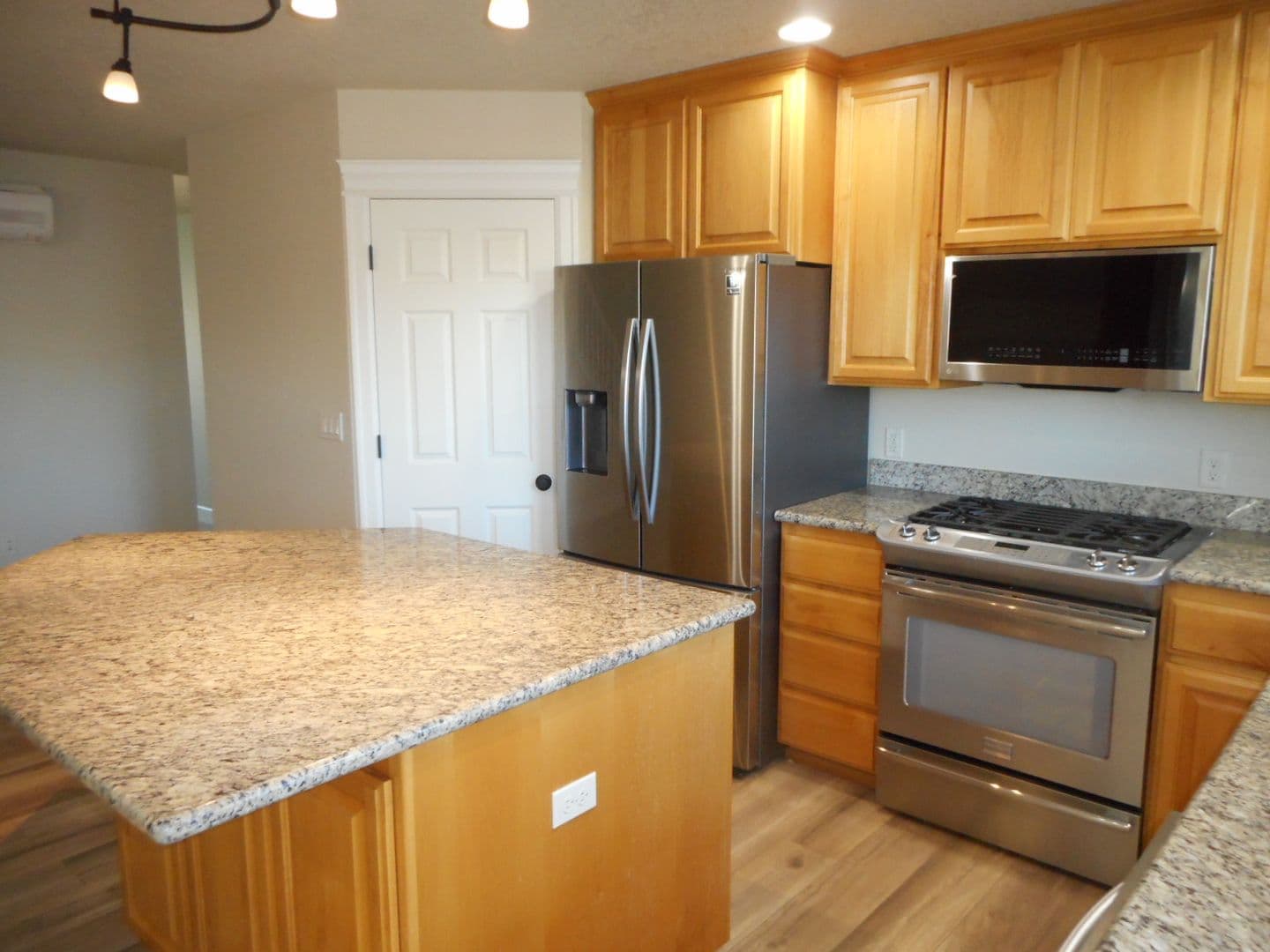 Albany Townhome: 1555 Dolores Way SE