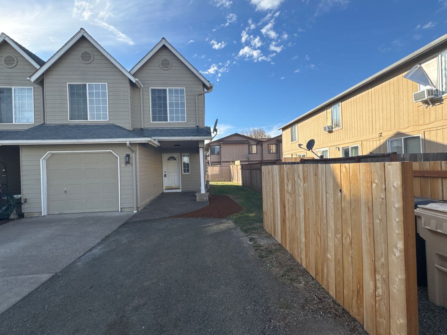 Albany Townhome: 2570 SE 16th Ave