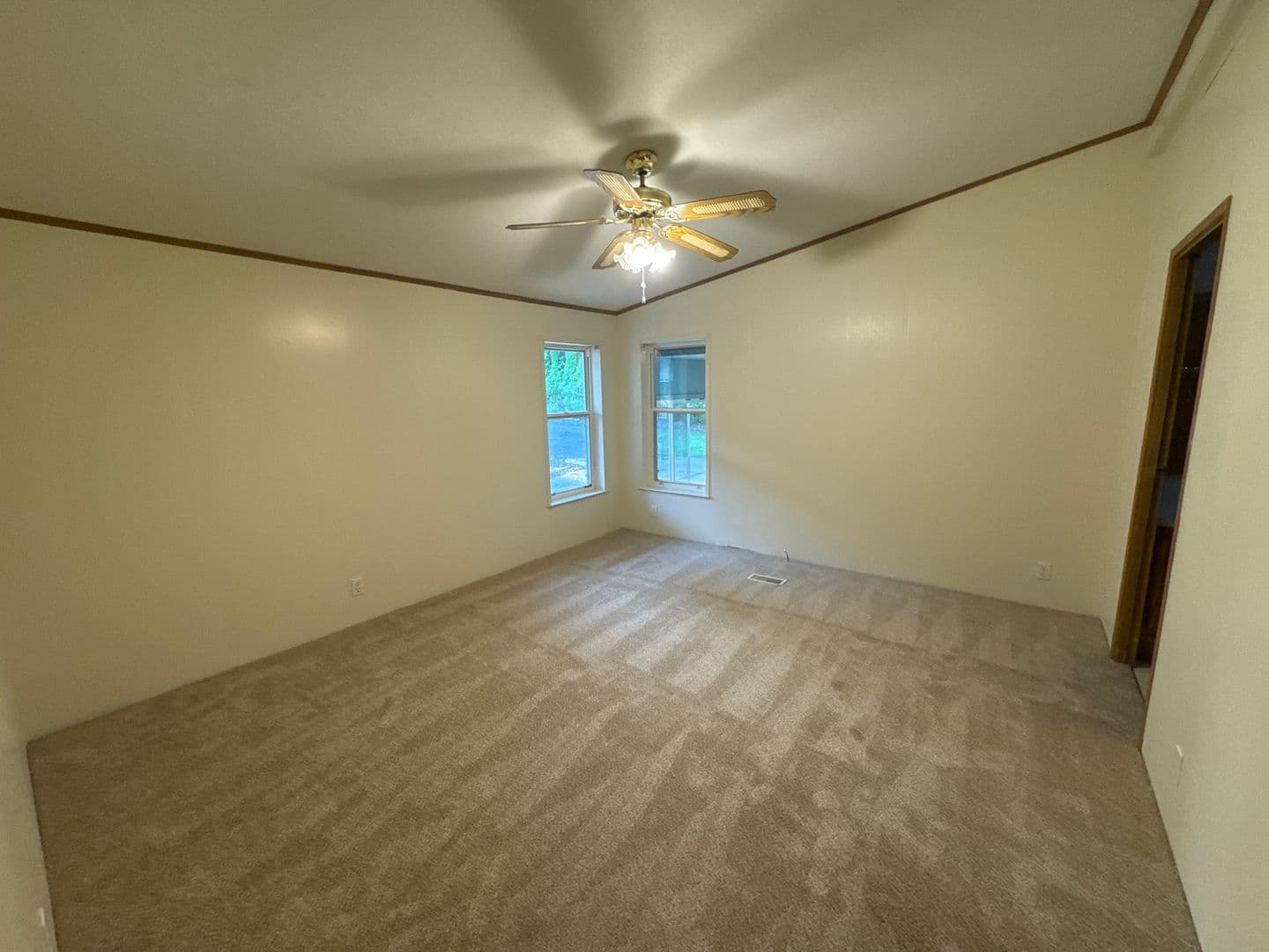 Albany Apartment: 2110 Geary St