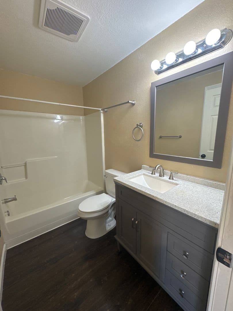Albany Townhome: 2570 SE 16th Ave