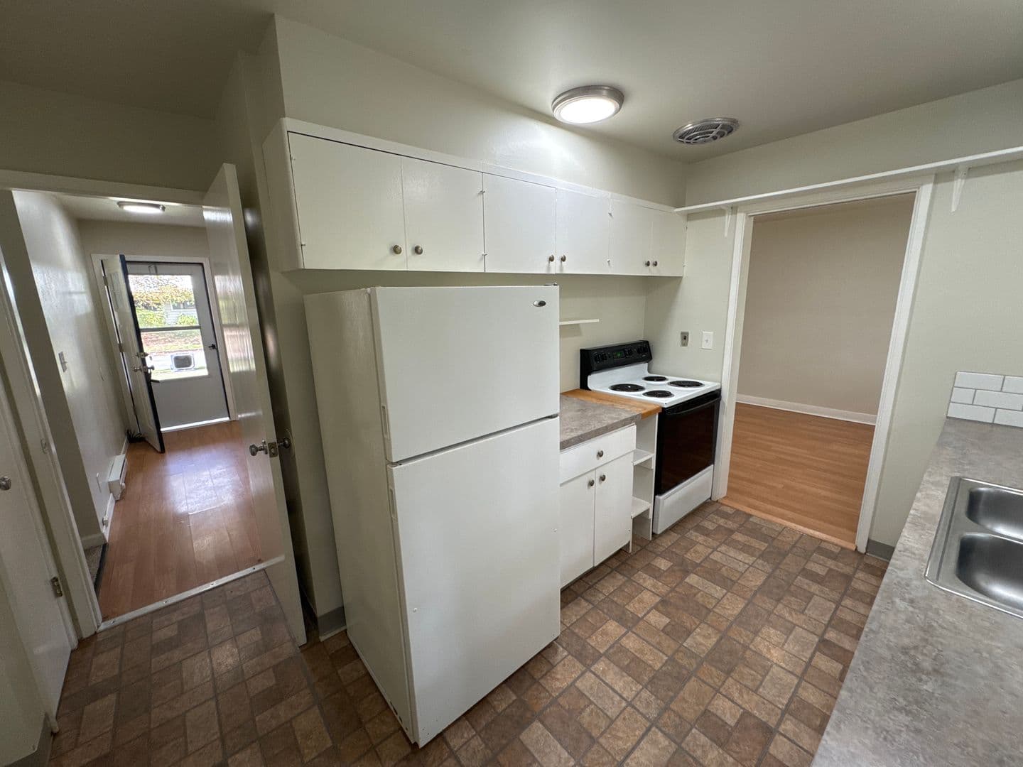 Adair Village Apartment: 230-232 NE Azalea Drive