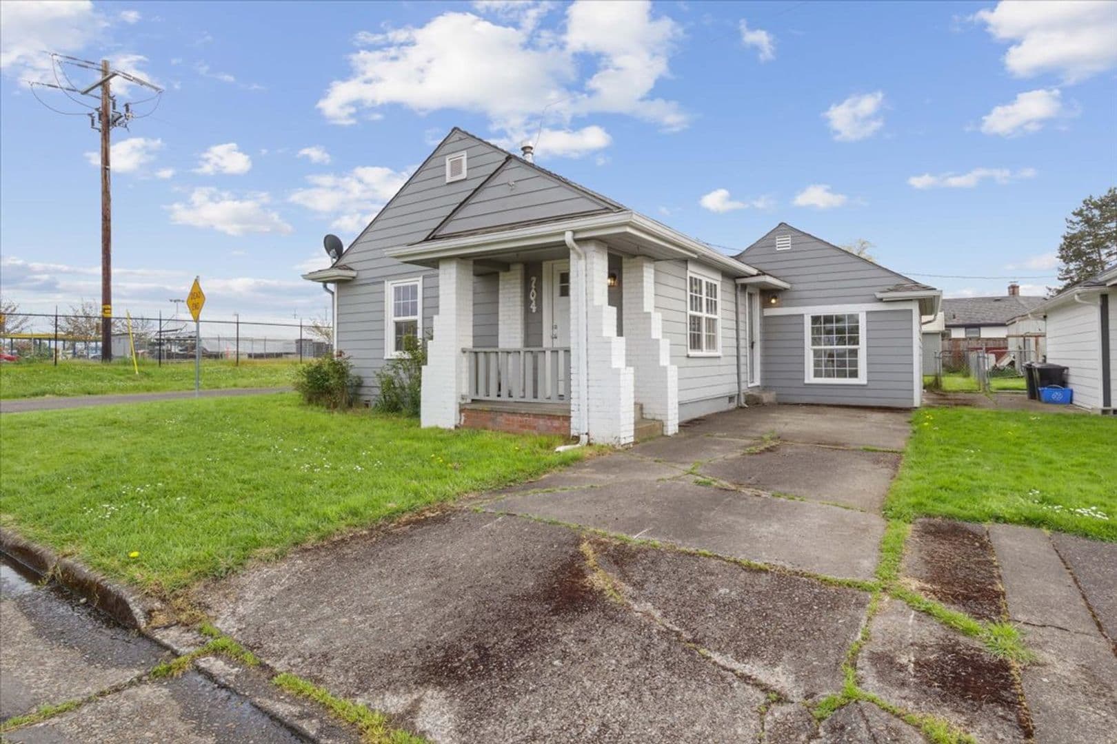 Albany House: 704 16th Ave SW