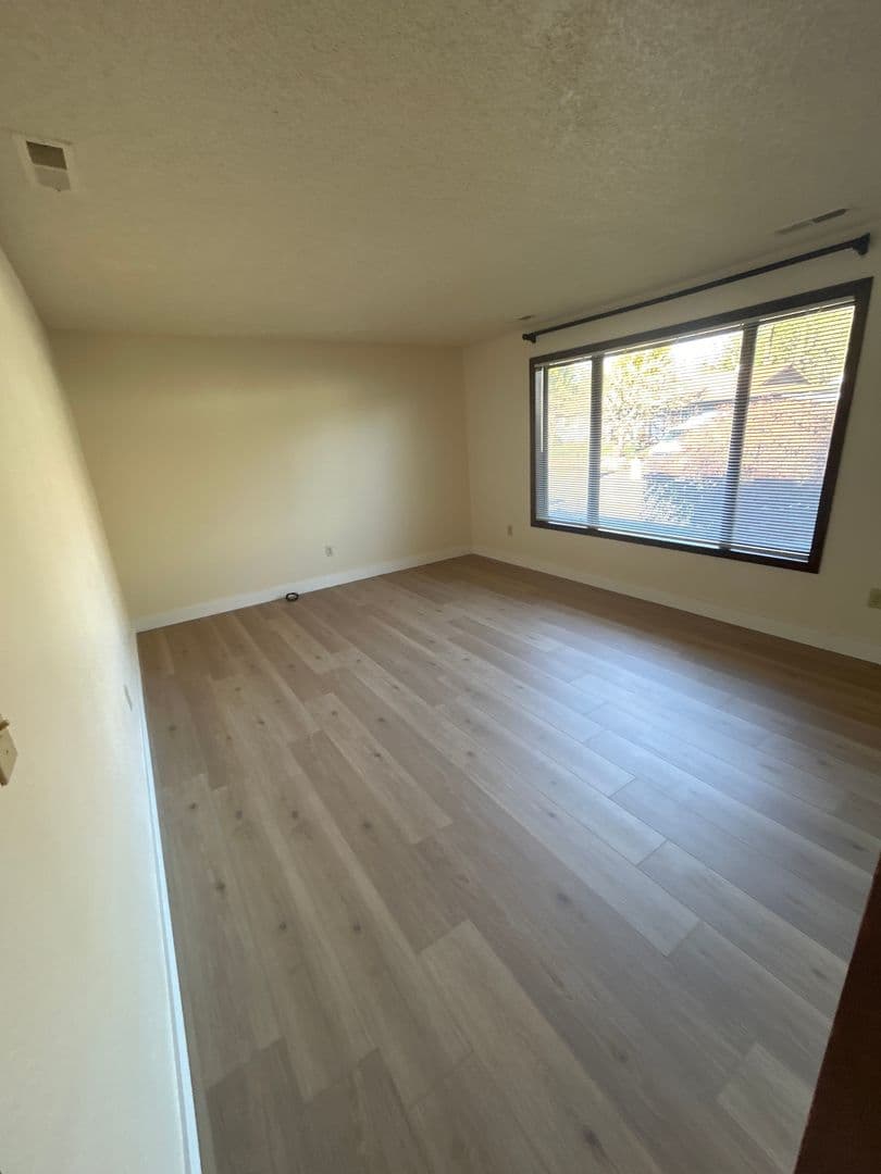 Corvallis House: 1012 SE Dorothy Ave