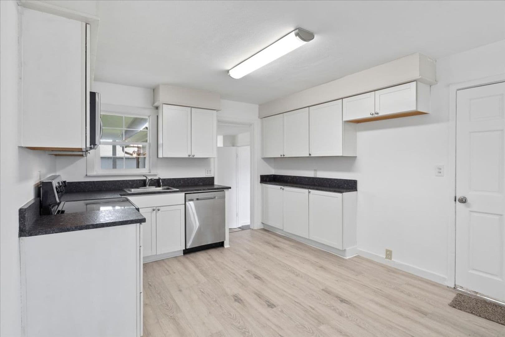 Albany House: 704 16th Ave SW