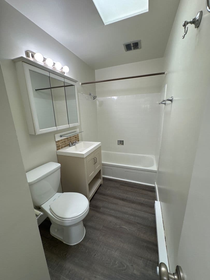Adair Village Apartment: 230-232 NE Azalea Drive