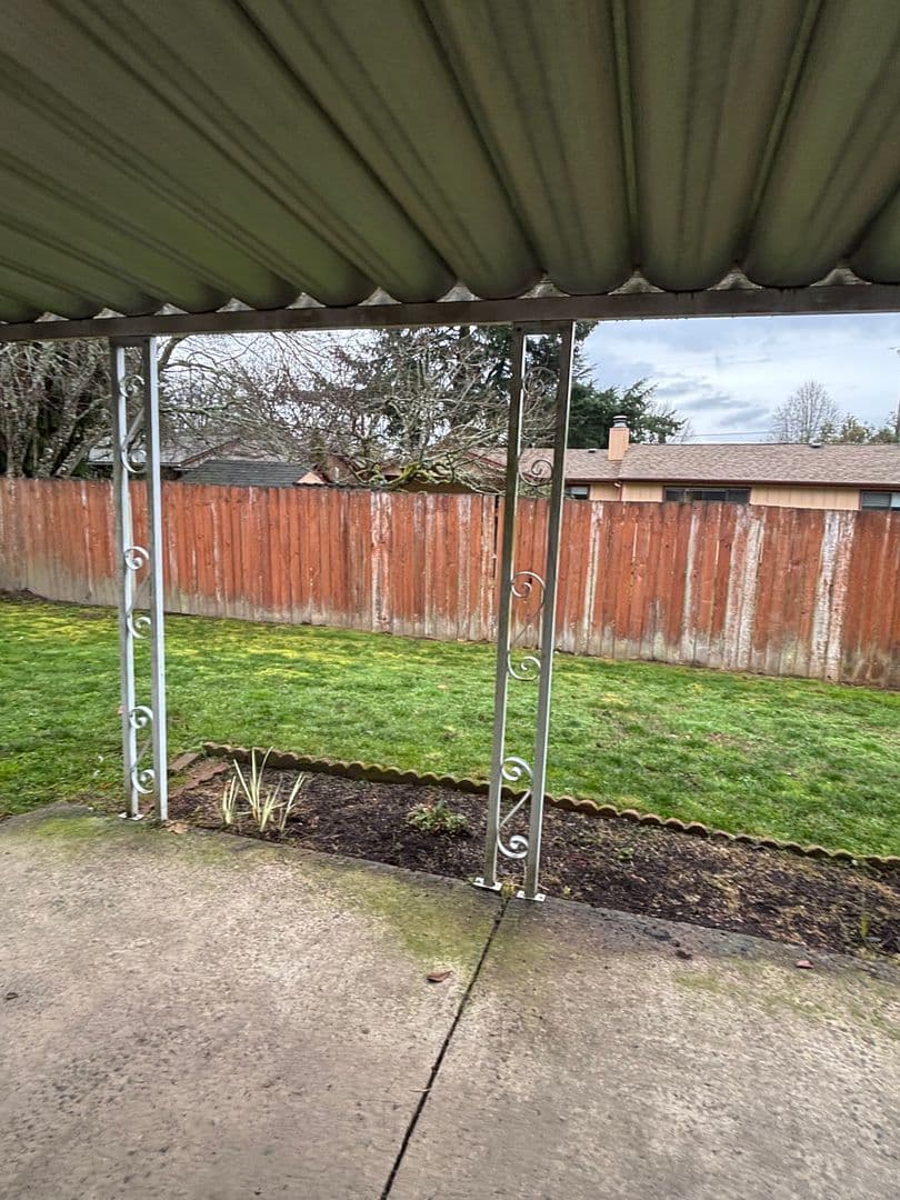 Corvallis House: 1012 SE Dorothy Ave