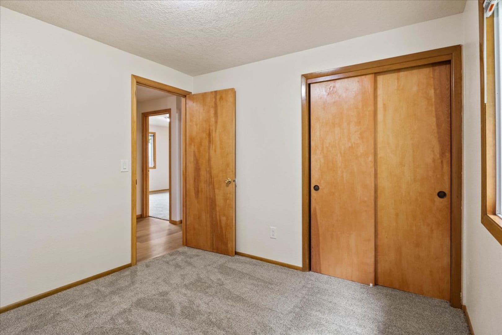 Salem House: 5122 Sunnyside Rd SE