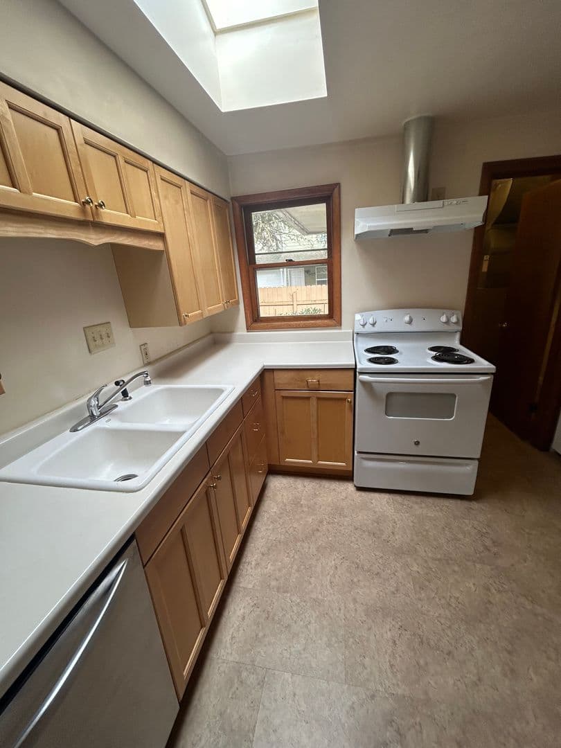 Corvallis Multiplex: 3445 SE 3rd St Unit 10