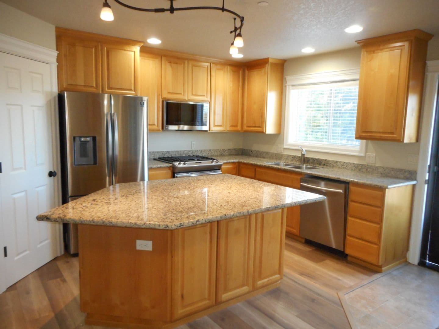 Albany Townhome: 1555 Dolores Way SE