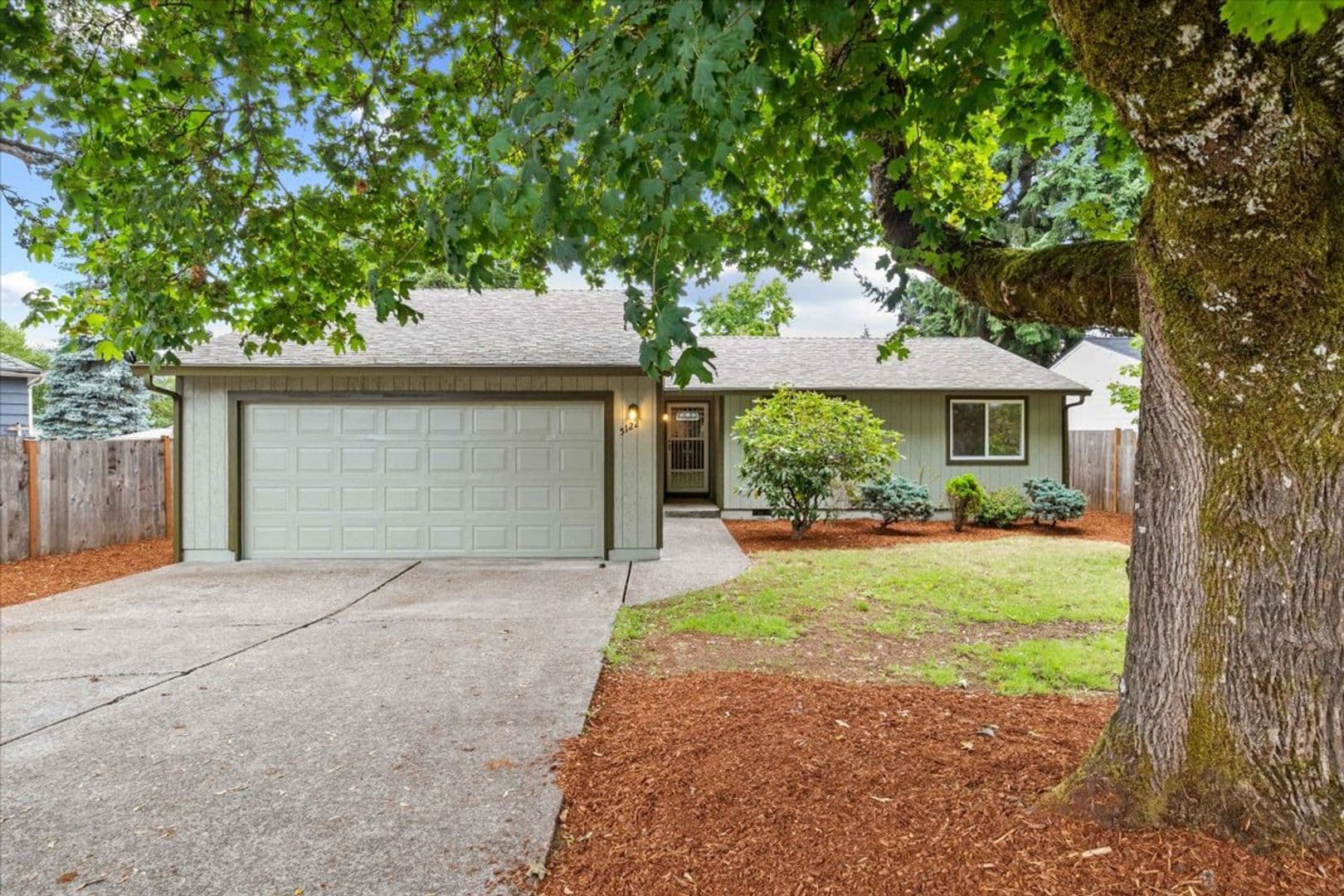 Salem House: 5122 Sunnyside Rd SE