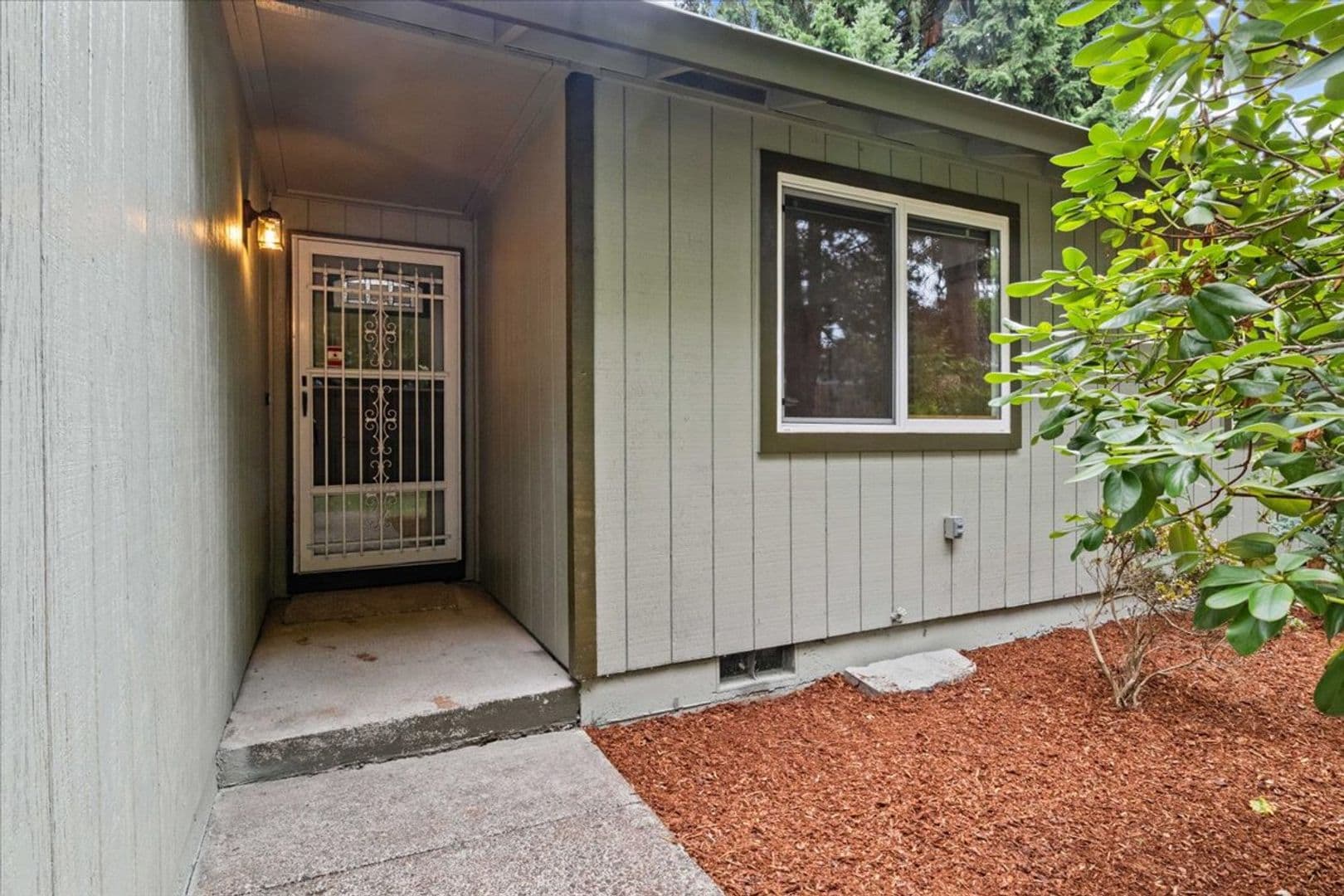 Salem House: 5122 Sunnyside Rd SE