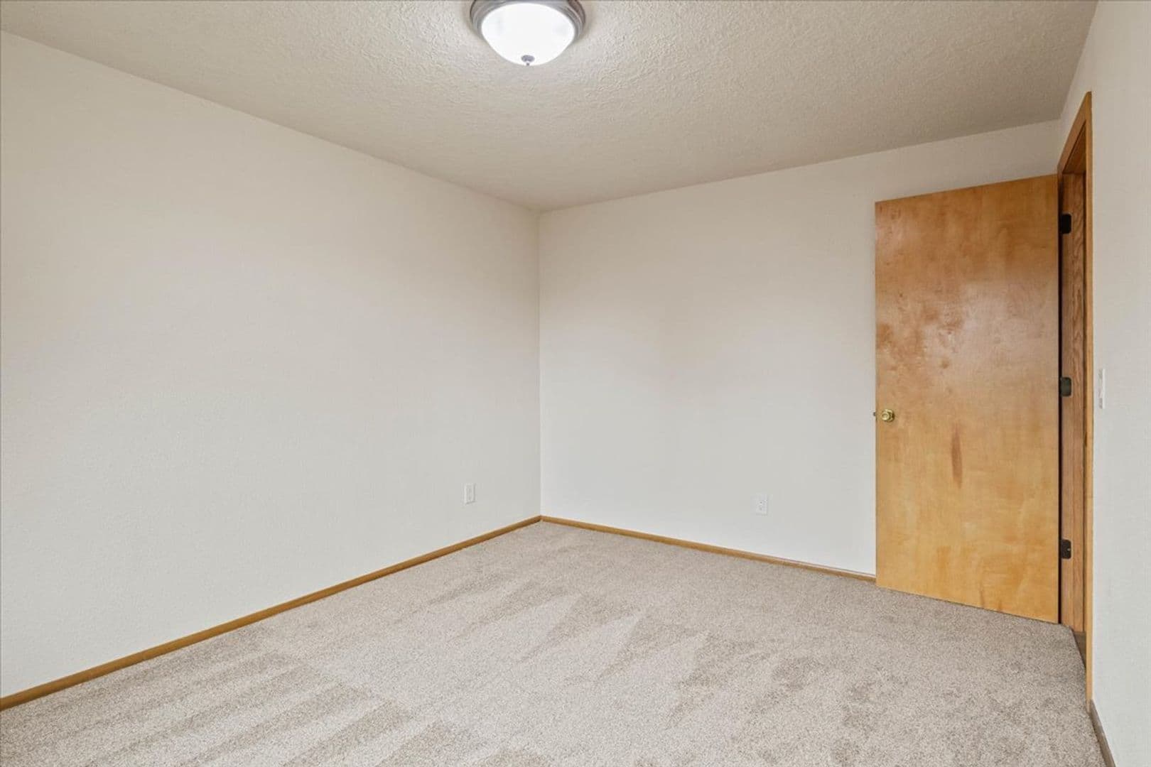Salem House: 5122 Sunnyside Rd SE