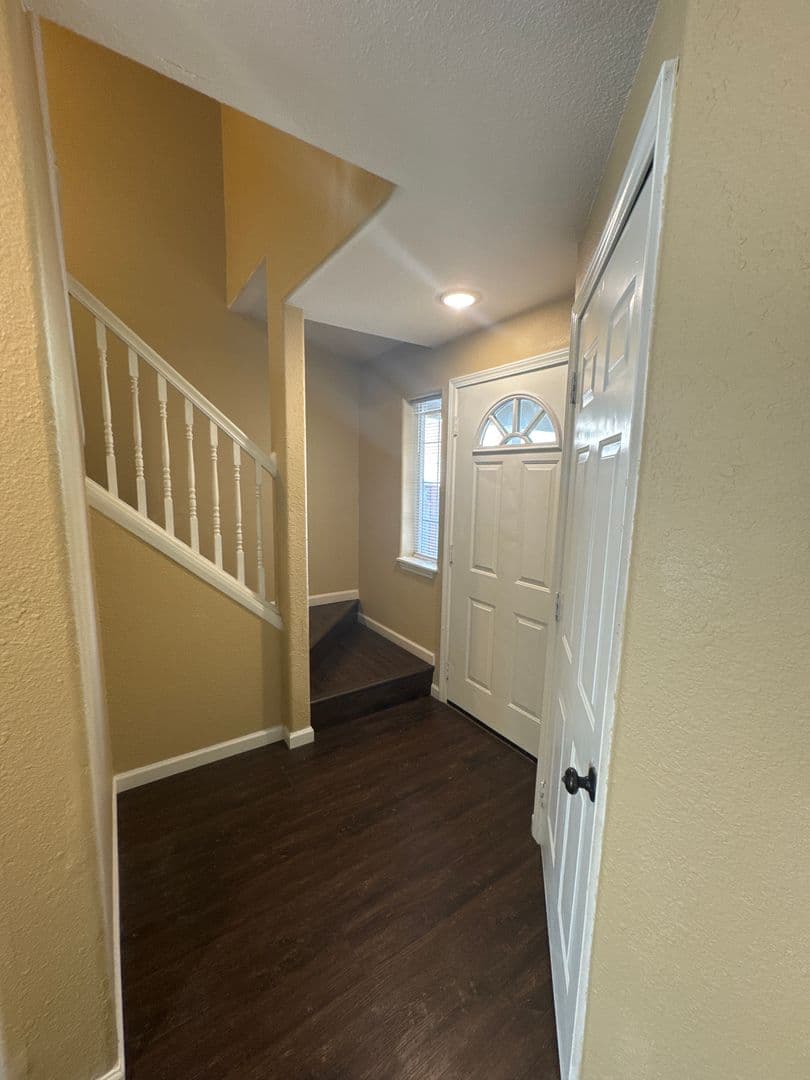 Albany Townhome: 2570 SE 16th Ave