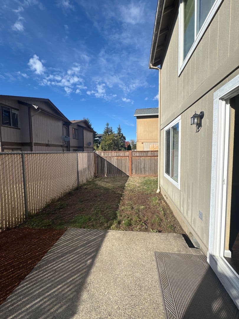 Albany Townhome: 2570 SE 16th Ave