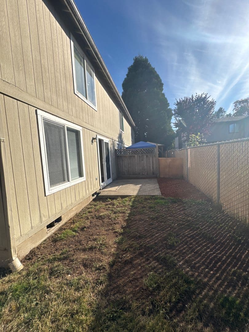 Albany Townhome: 2570 SE 16th Ave